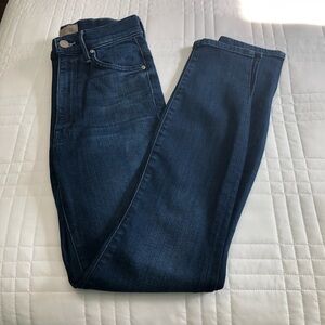 MOTHER The Swooner Slice Ankle Jeans - Dark Wash. Sz 23